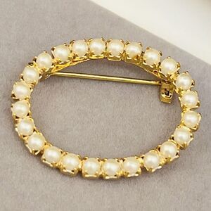 Vintage Oval Faux Pearl Elegant Brooch Pearls Gold Tone Geometric PRETTY 4038